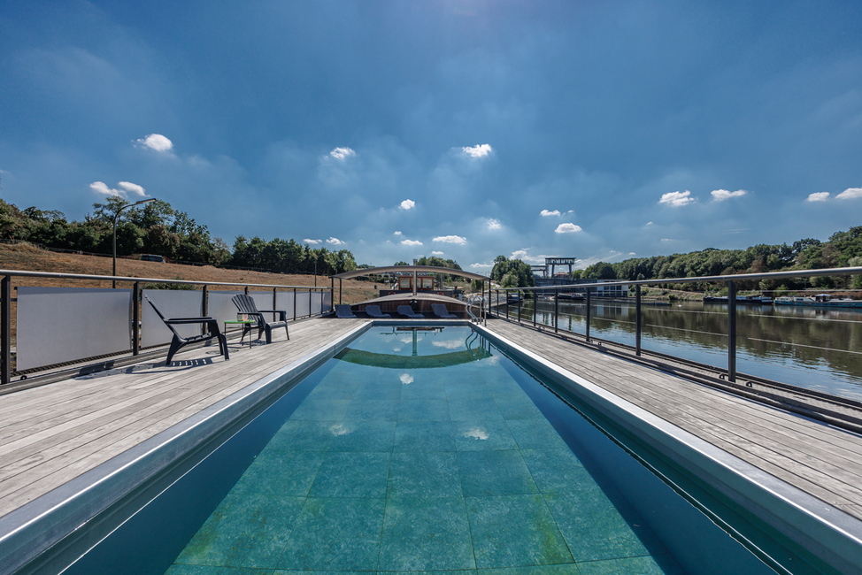 Tabor 67 - The deck pool